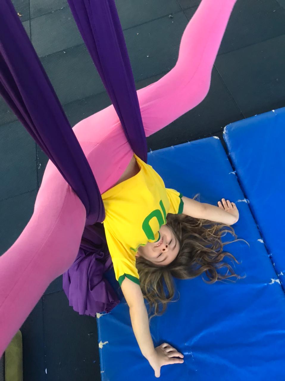 Atividade de Circo e teatro na Escola Montessoriana