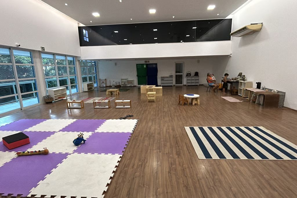 Espaço amplo e preparado da Escola Montessoriana de Laranjeiras