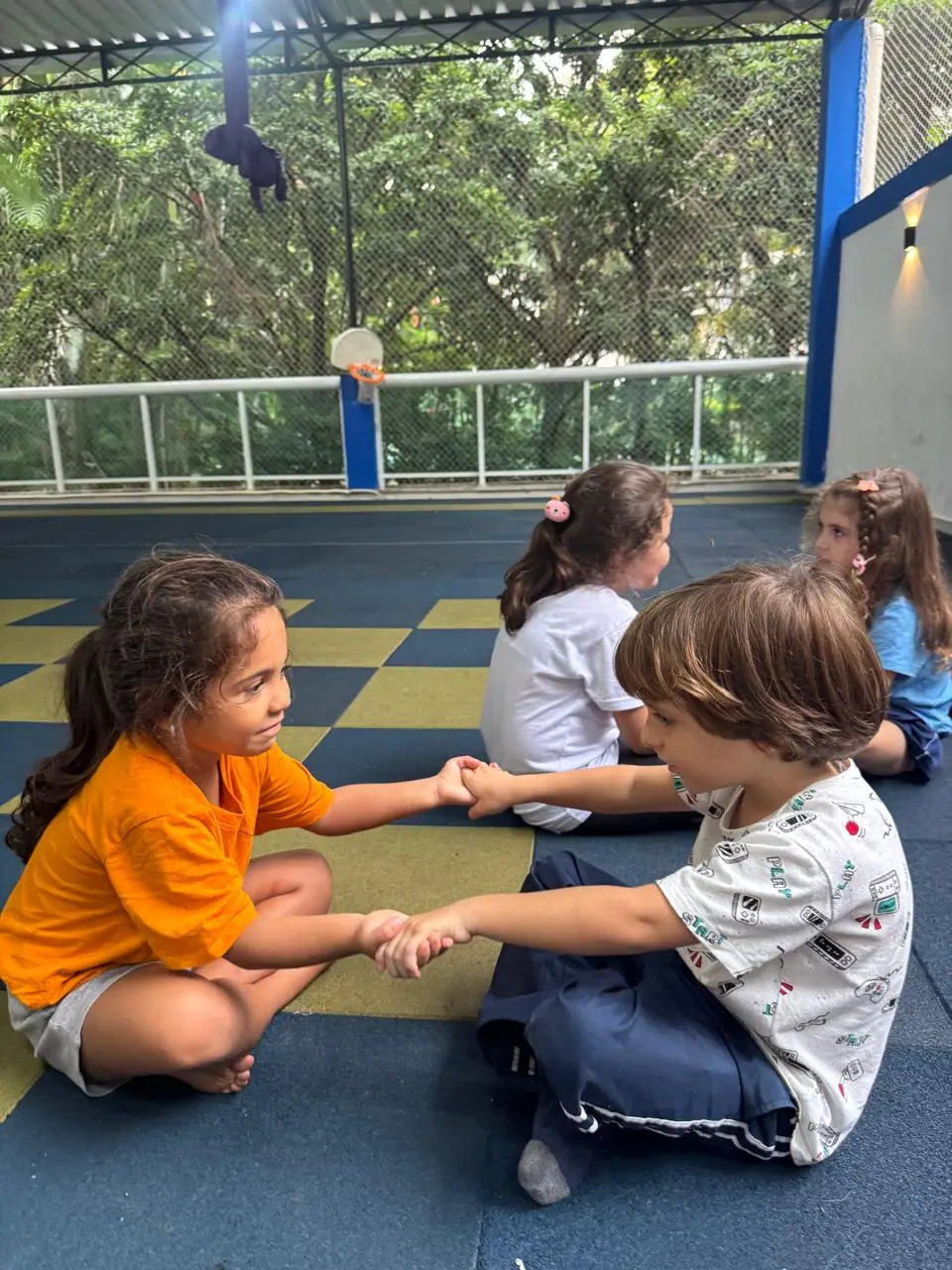 Children at work at Escola Montessoriana de Laranjeiras
