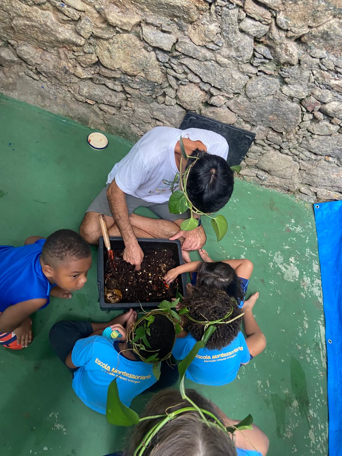 Atividade de Permacultura na Escola Montessoriana